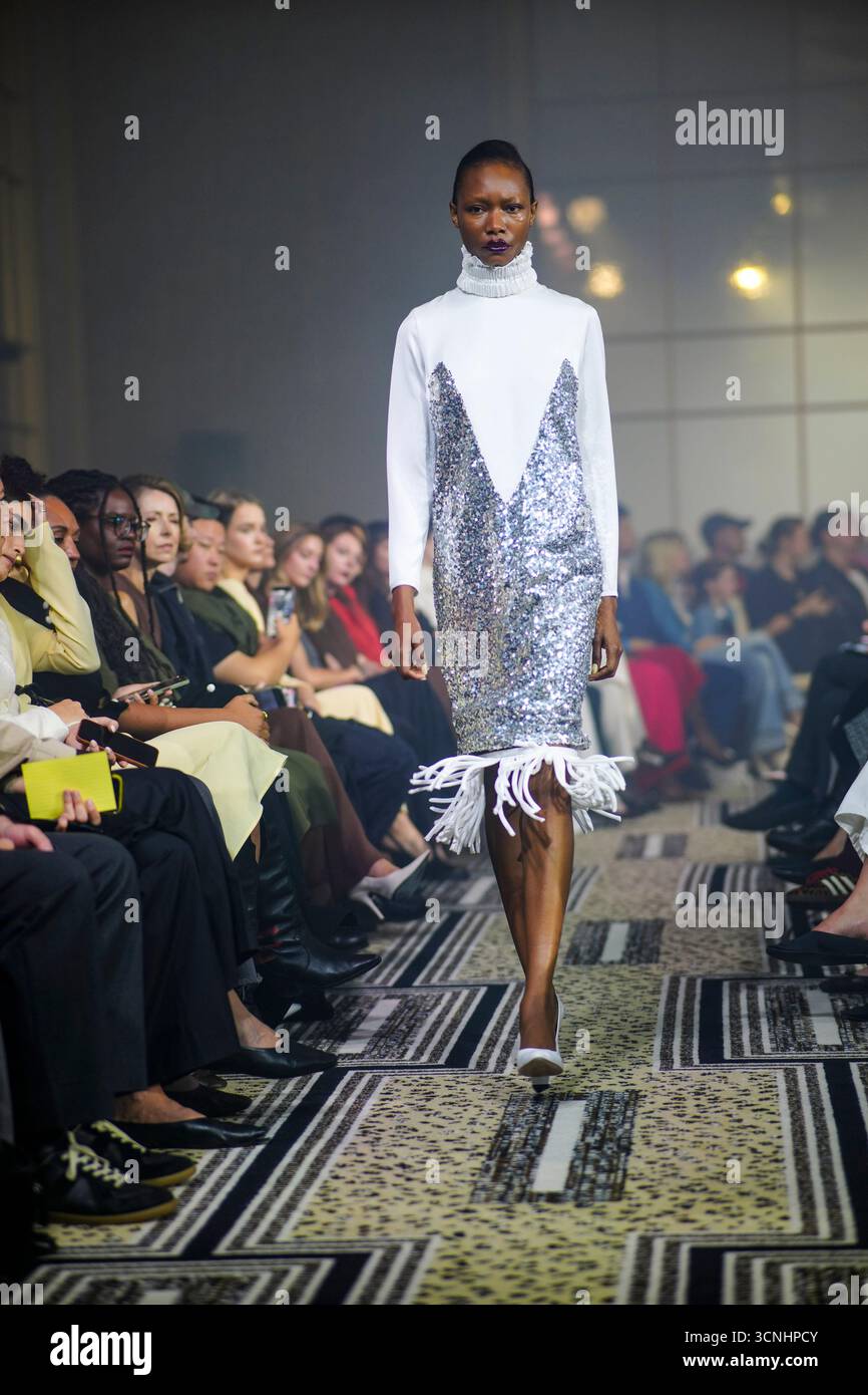 A model on the catwalk at the Edeline Lee show at The Peninsula, London,  during London Fashion Week. Picture date: Sunday September 21, 2025 Stock  Photo - Alamy