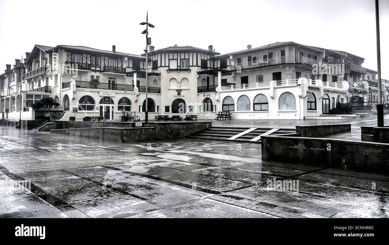 Place des Landais in Hossegor, France, captured in black-and-white during rainy weather Stock Photo