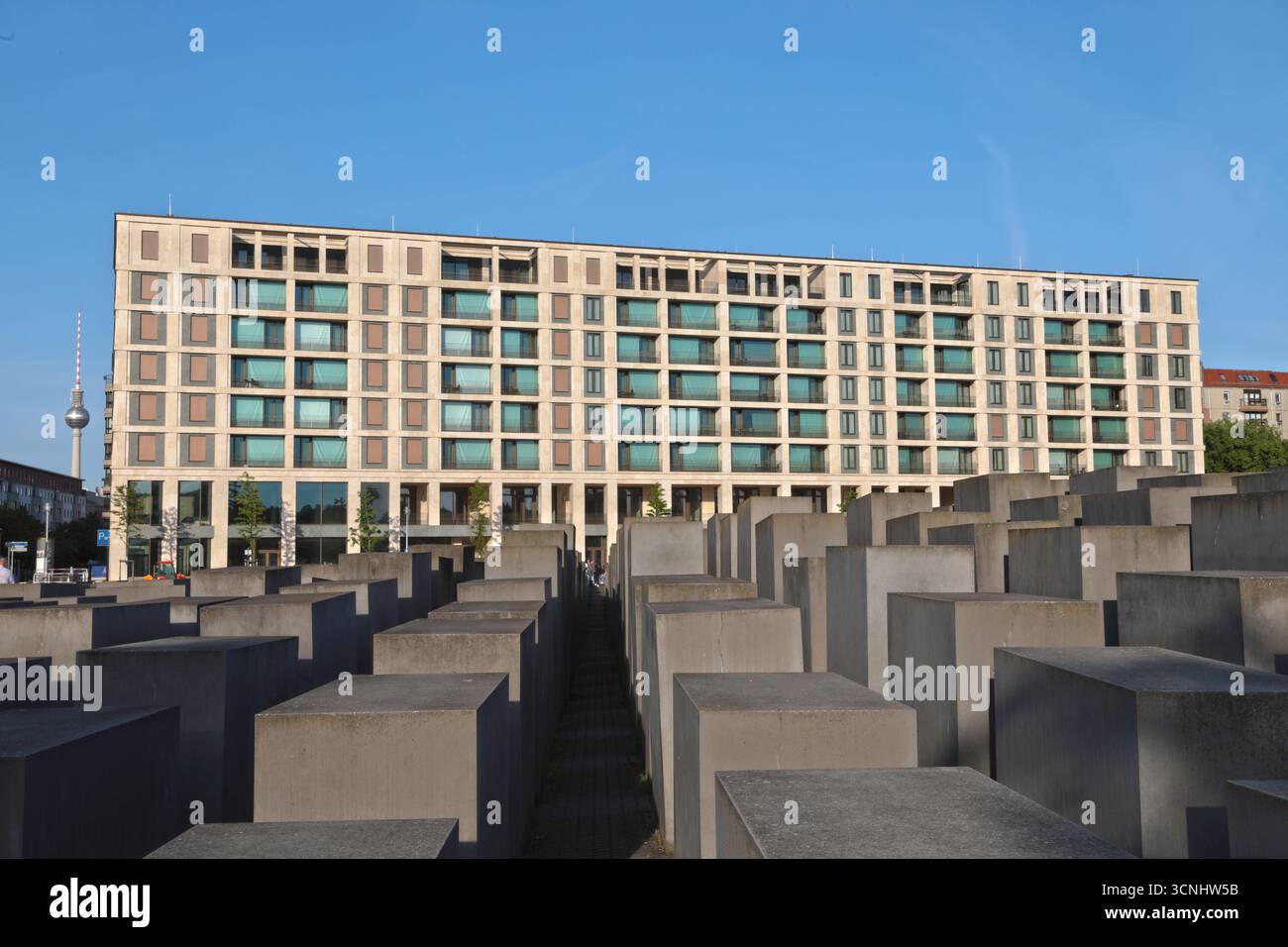 Denkmal für die ermordeten Juden Europas in Berlin. Das Mahnmal ist ...