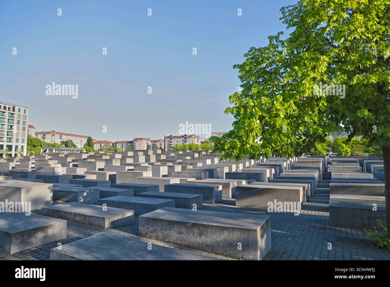 Denkmal für die ermordeten Juden Europas in Berlin. Das Mahnmal ist ...