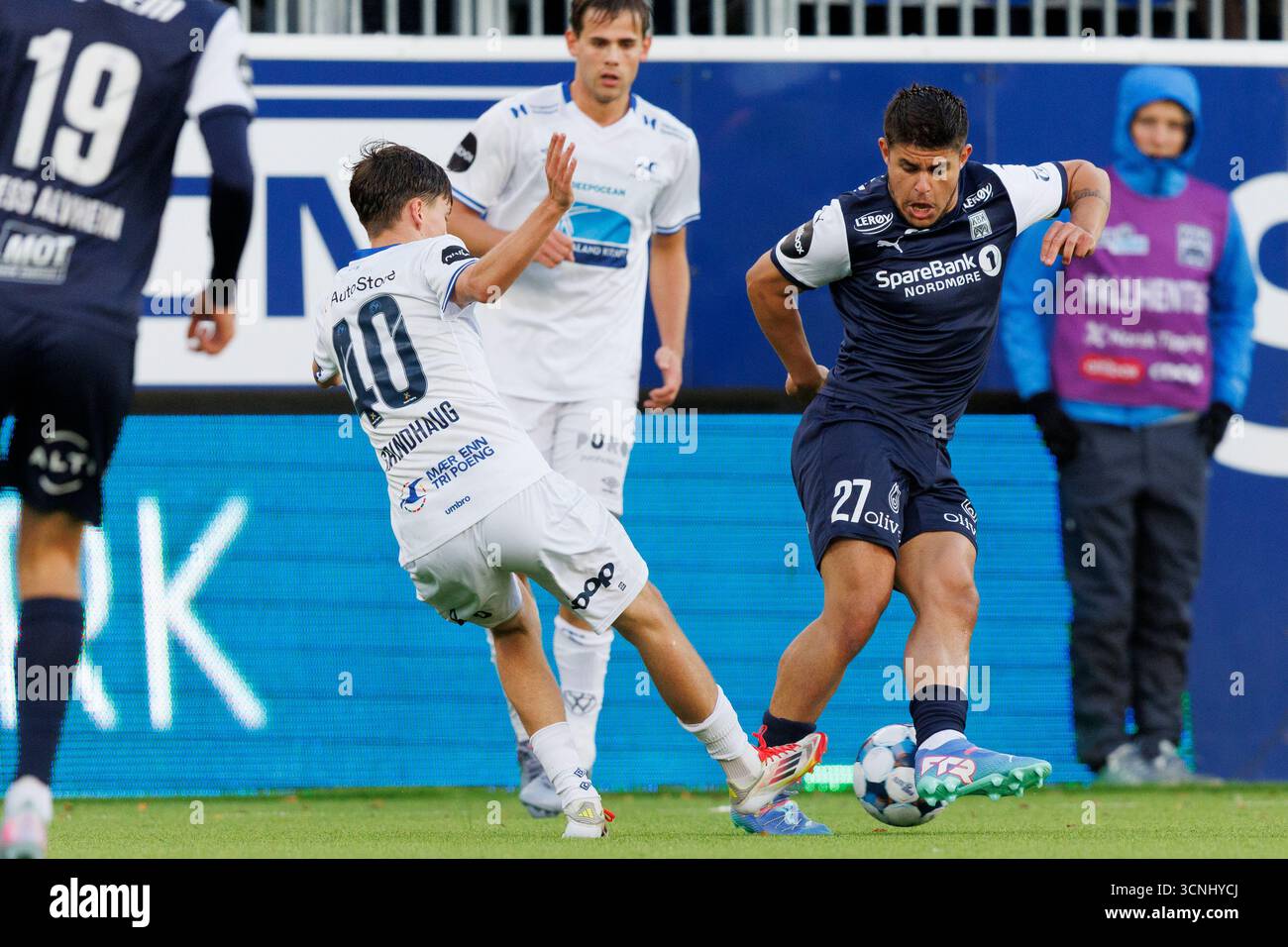 Kristiansund 20250921. Kristiansund's Adrian Kurd Rønning (right) in a ...