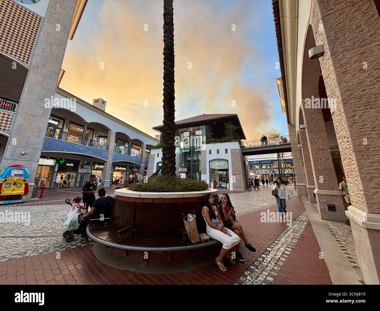 Faro, Algarve - September 21, 2025: People in Forum Algarve Shopping Mall during big fire in the suburbs of Faro, capital city of Algarve Stock Photo