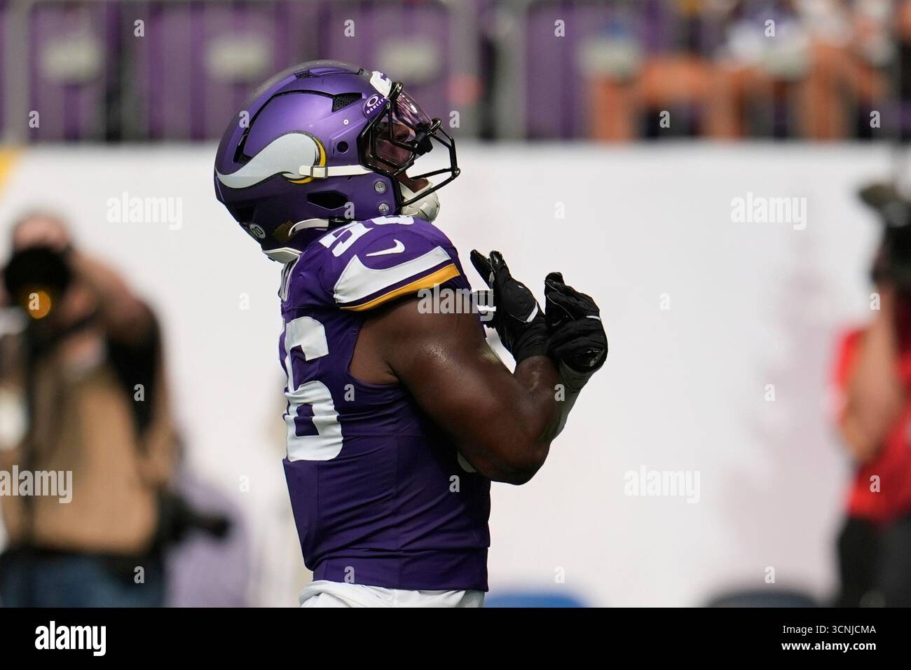 Minnesota Vikings' Austin Keys celebrates sacking Cincinnati Bengals ...