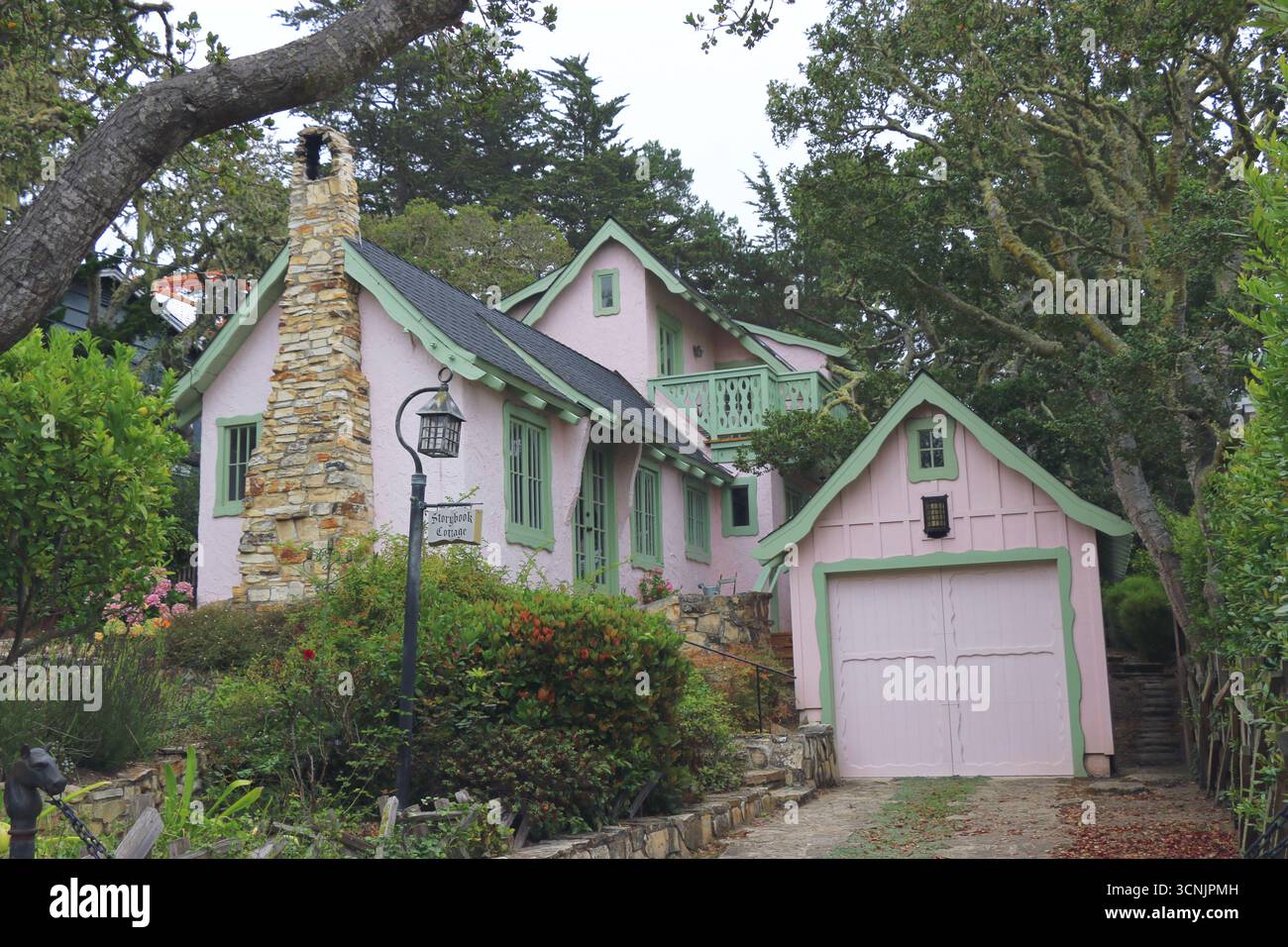 Charming historic pink cottage hi-res stock photography and images - Alamy