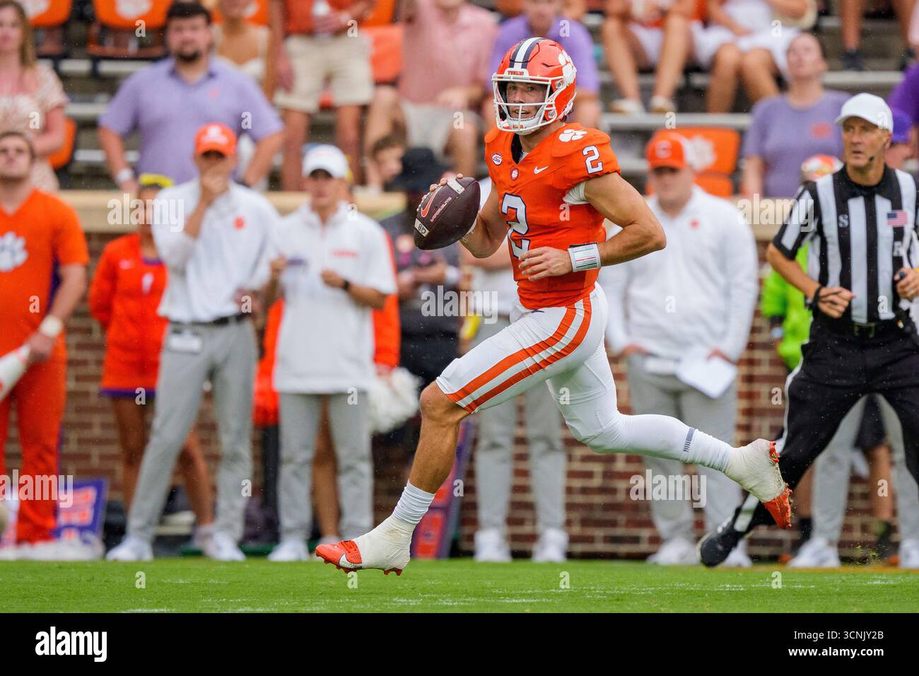 Clemson quarterback Cade Klubnik (2) looks to pass against Syracuse in ...