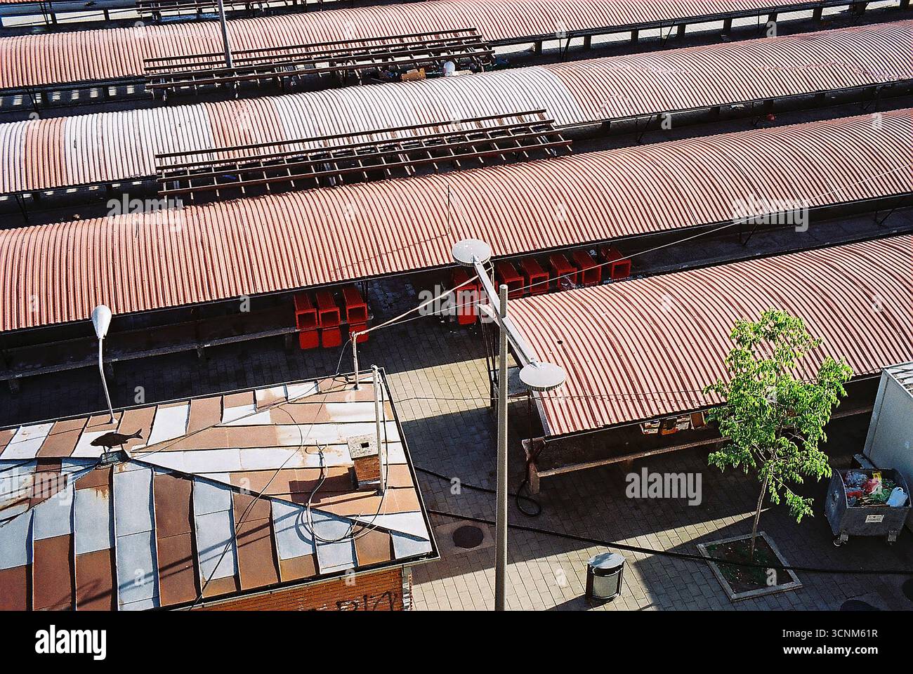 Stalls Texture View of metal rooftops of market stalls. Repetitive forms, urban ...