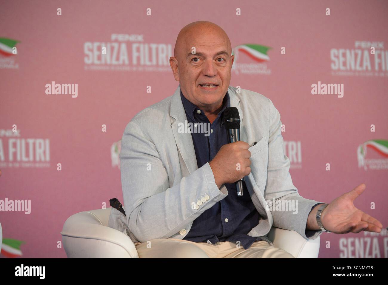 Italy through the Red Lens, image size:1300x955