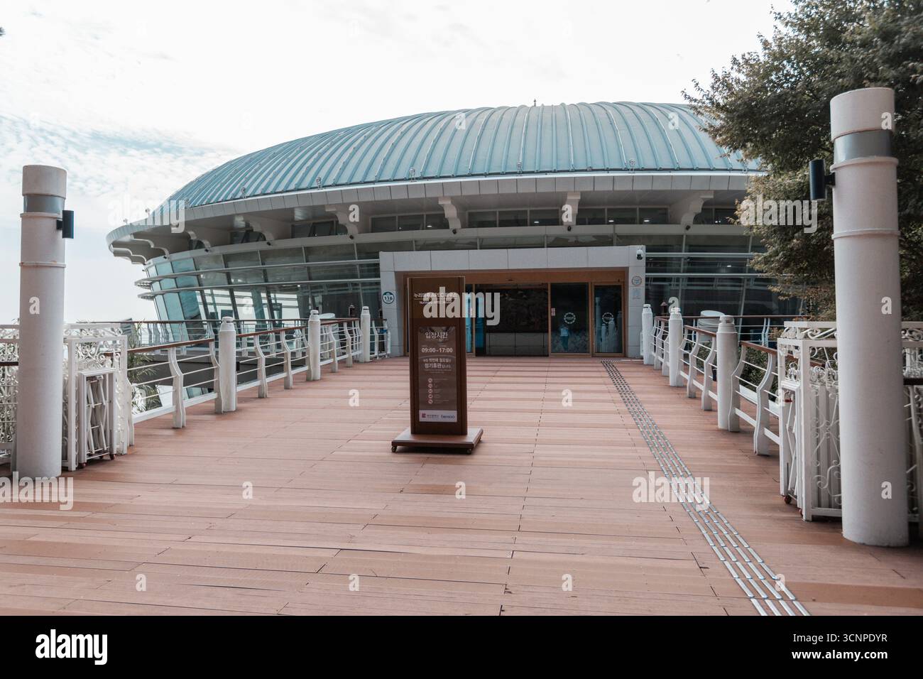 Nurimaru APEC House, a contemporary recreation of a traditional Korean pavilion in Busan South Korea Stock Photo