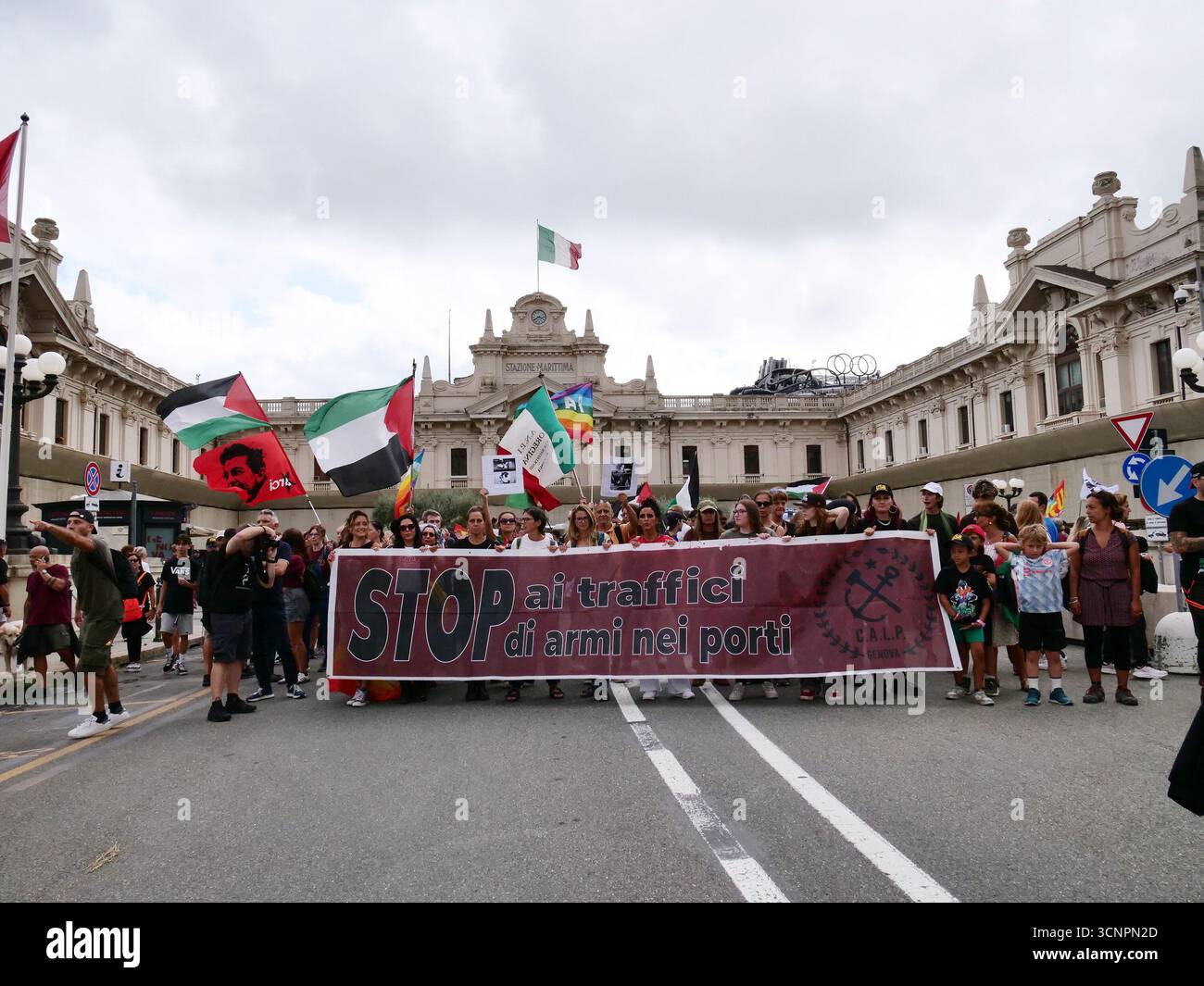 Genoa 22/09/2025: the Free Palestine movement and dock workers block ...