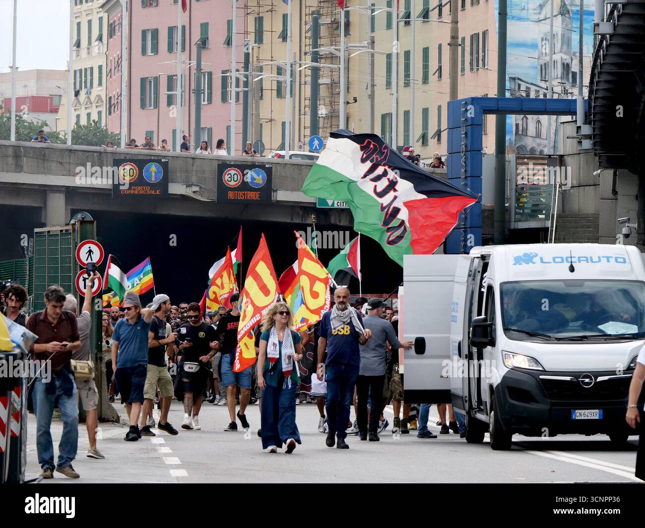 Genoa 22/09/2025: the Free Palestine movement and dock workers block ...