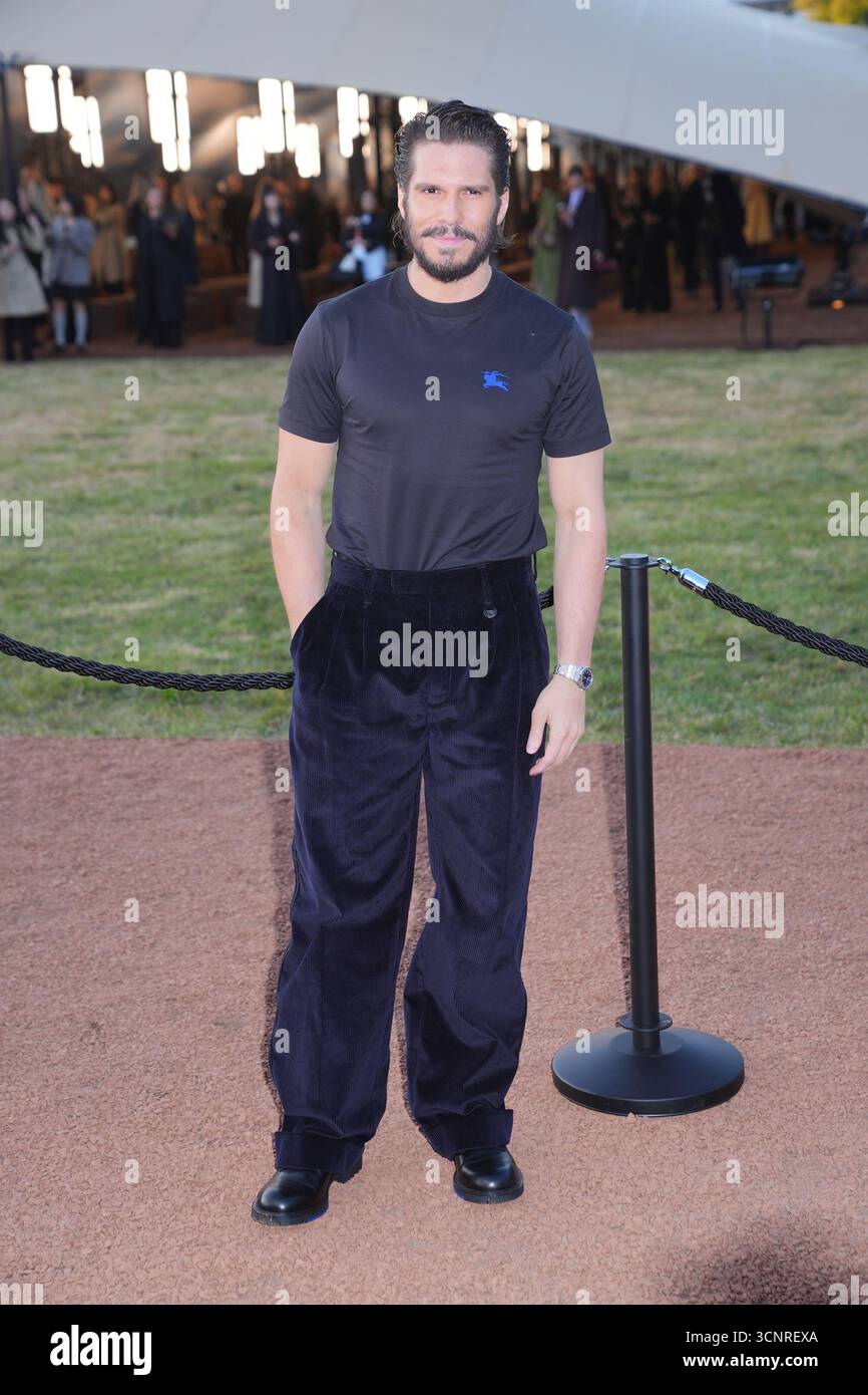 fran-ois-civil-arriving-for-the-burberry-show-in-perks-field-london