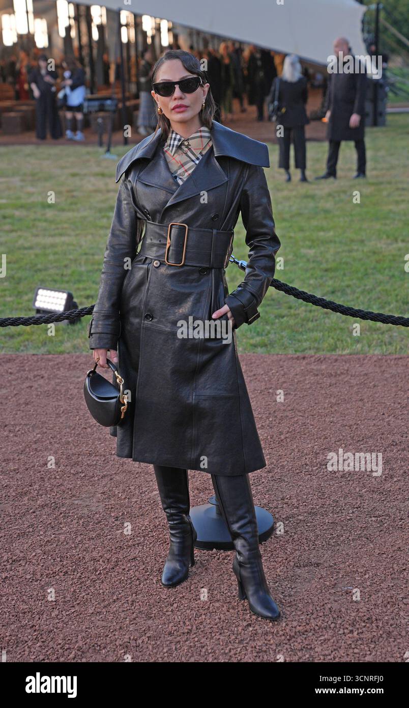 demet-zdemir-arriving-for-the-burberry-show-in-perks-field-london