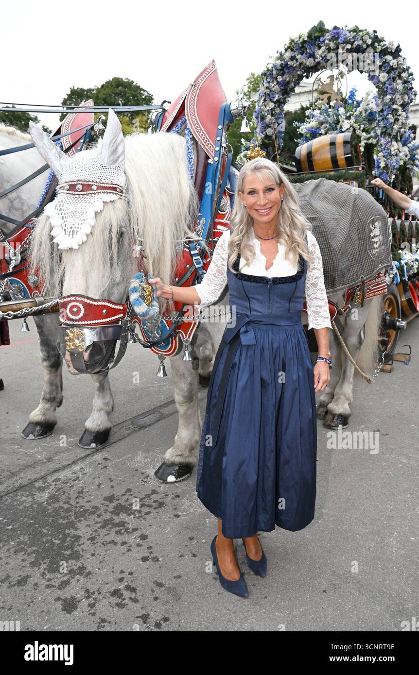 September 190 Karin Baumüller - Söder / Regines Sixt Damenwiesn / 190. Oktoberfest ...