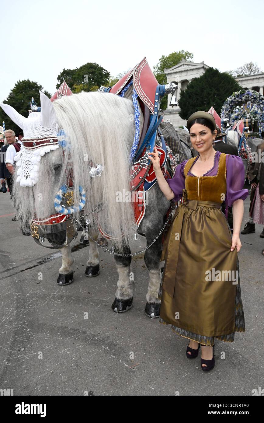 September 190 Viktoria Lauterbach // Regines Sixt Damenwiesn / 190. Oktoberfest ...