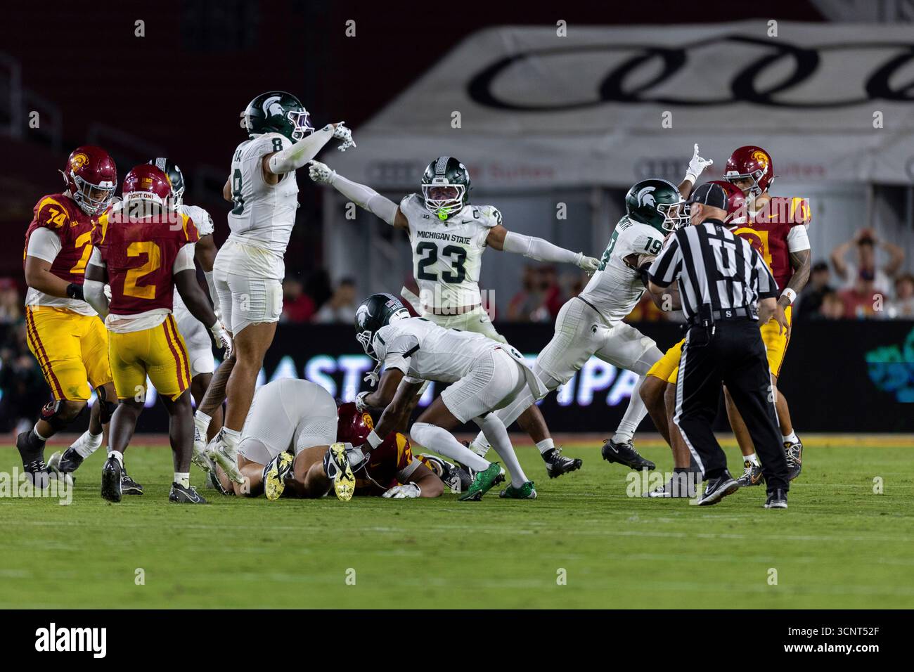 LOS ANGELES, CA - SEPTEMBER 20: Michigan State Spartans linebacker ...