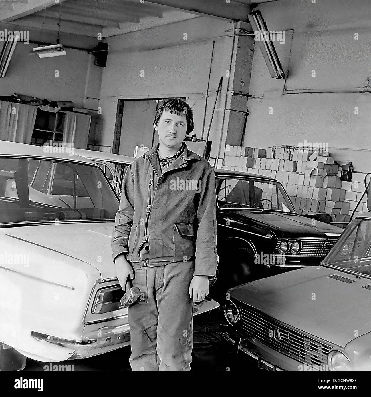 1980s garage repair shop hi-res stock photography and images - Alamy