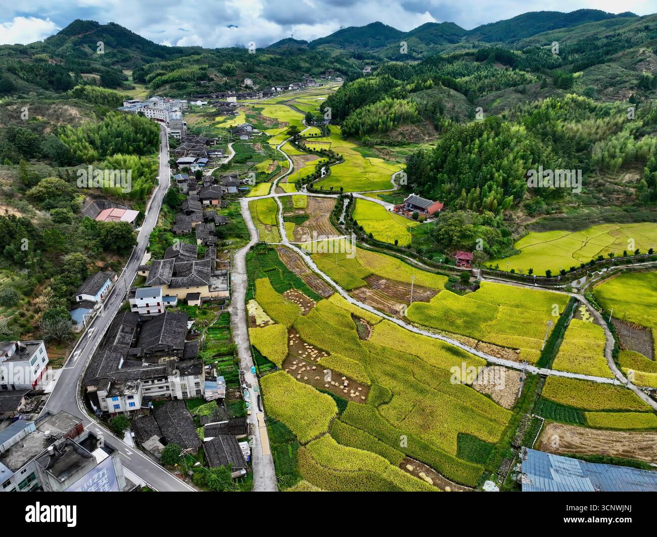 **CHINESE MAINLAND, HONG KONG, MACAU AND TAIWAN OUT** Aerial photo ...