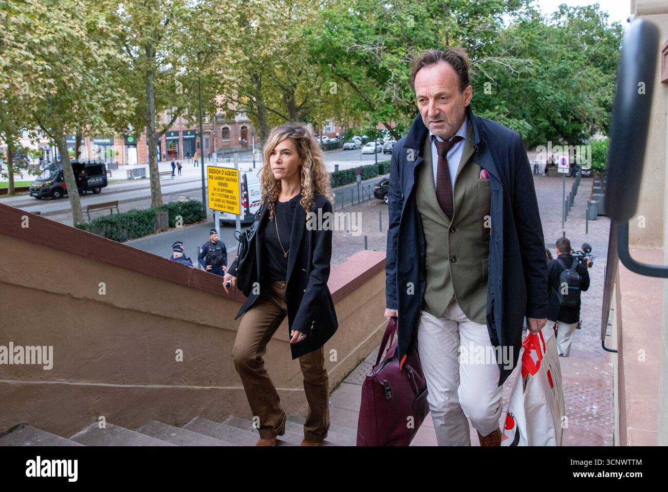 Arrival at the court, by Emmanuelle Franck and Alexandre Martin, lawyer