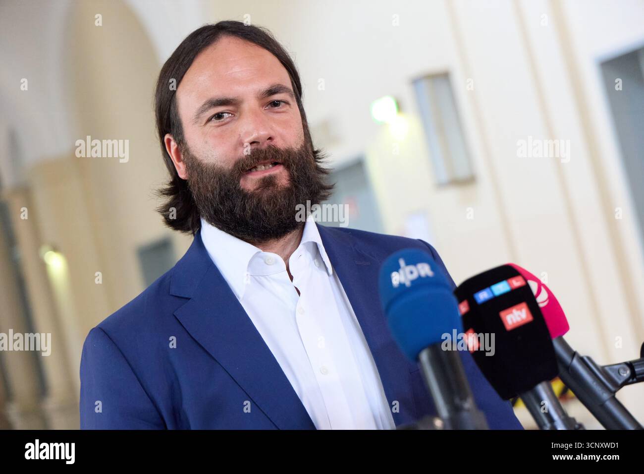 23 September 2025, Hamburg: Lawyer Ingo Bott, Block's defense attorney ...