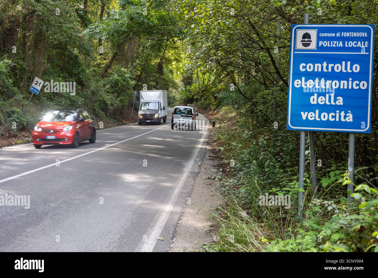 Automobile si schianta contro un albero e si ribalta, tragico incidente ...
