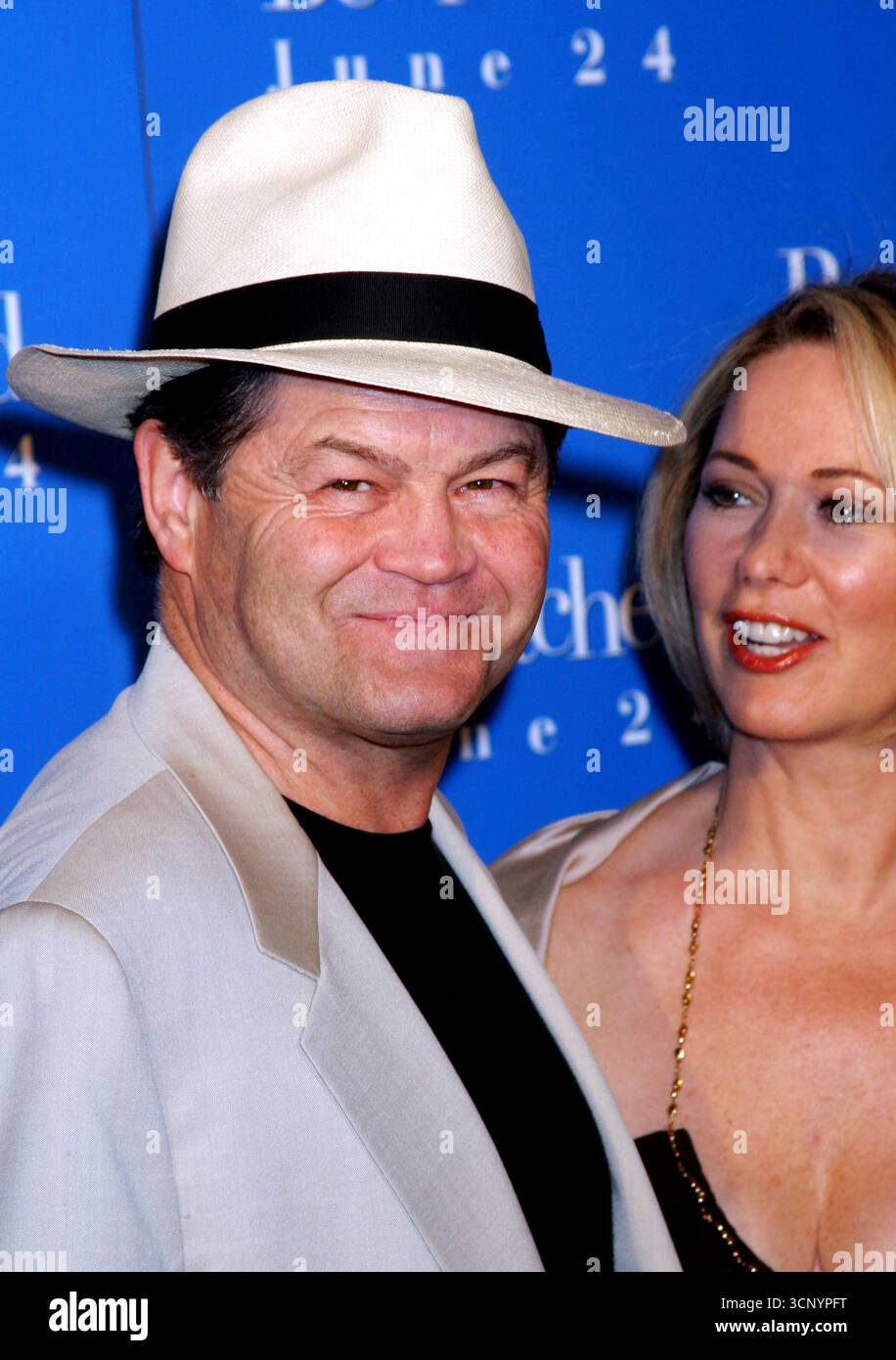 Dolenz mickey hi-res stock photography and images - Page 3 - Alamy, image size:916x1390