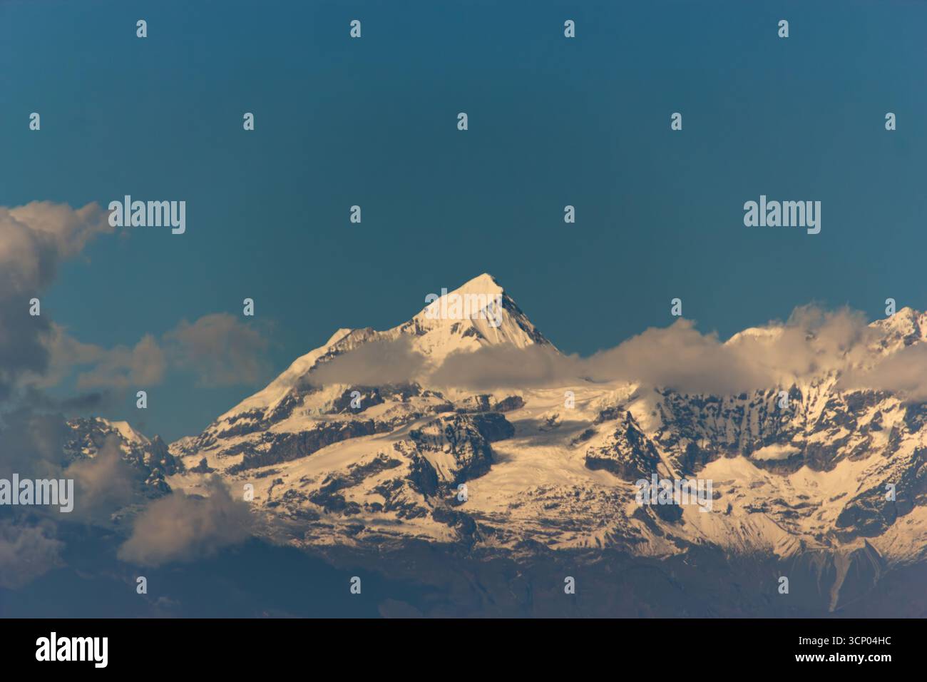 Himalayas peaks blue sky hi-res stock photography and images - Alamy