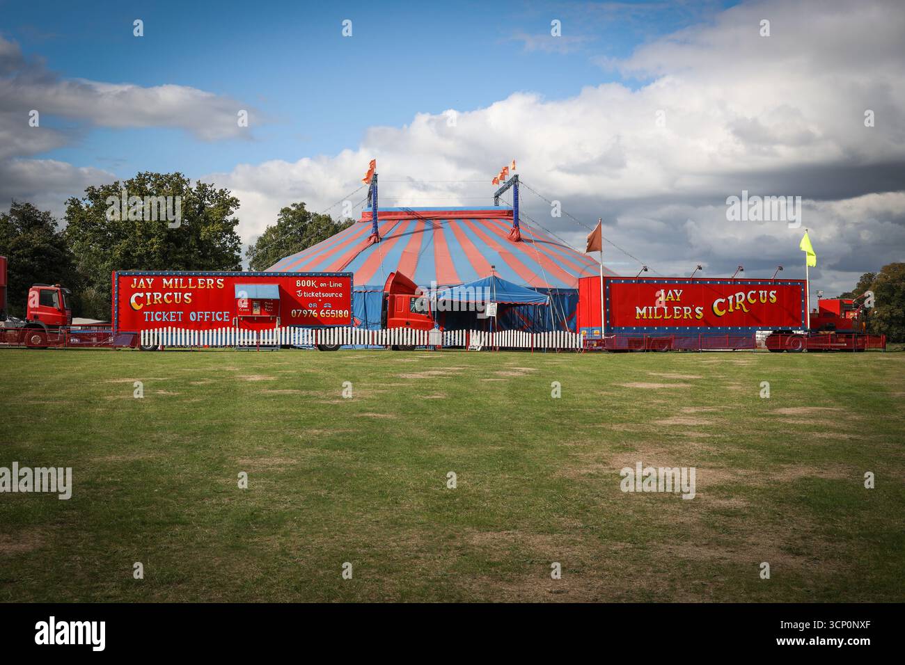 Jay Miller's Circus Tent and Big top erected on The Green in Croxley ...