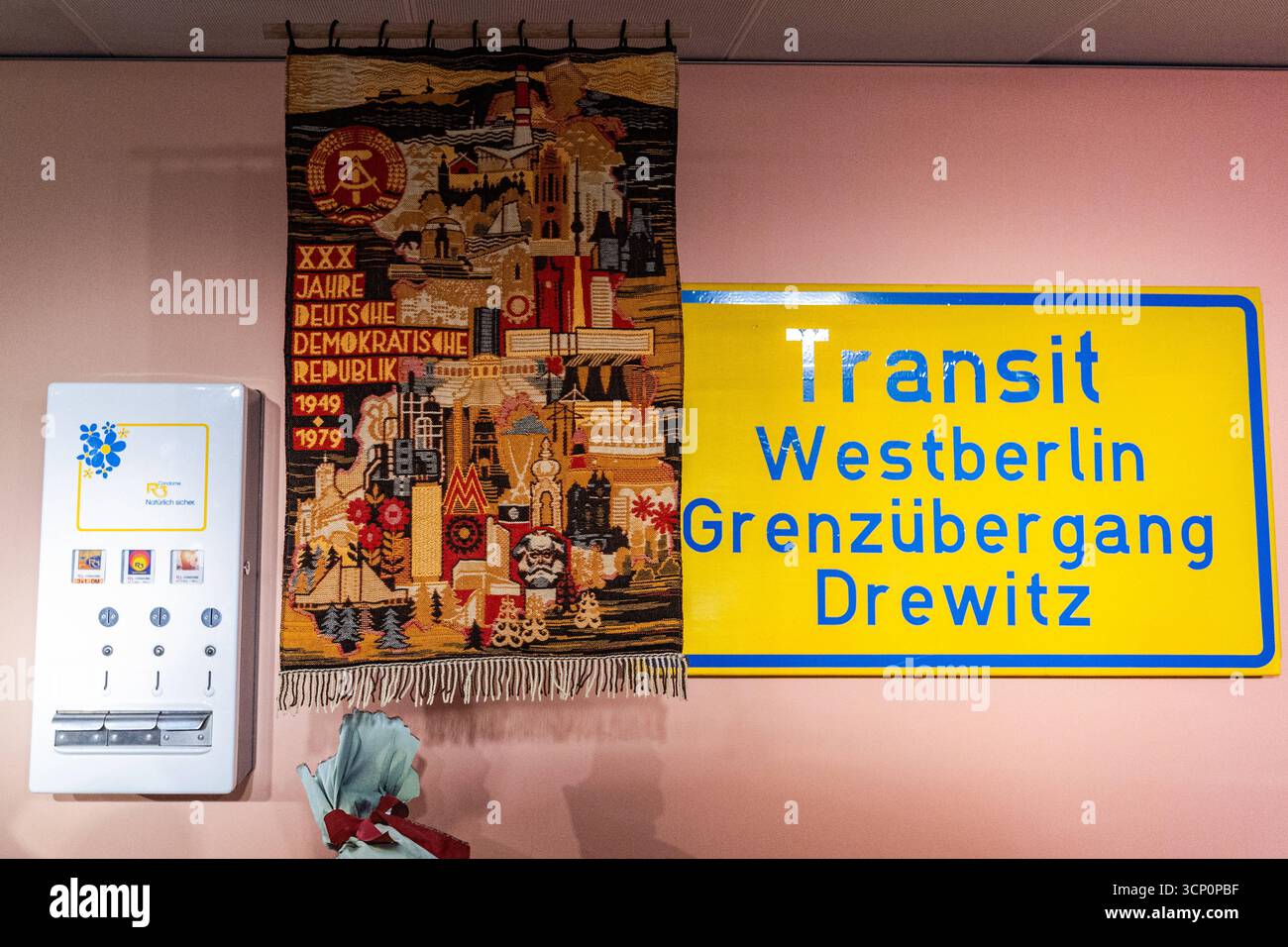 Kondomautomat In Der Nahe Diskretion Verfugbarkeit Und Die Stille Revolution Der Sexuellen Gesundheitfeed