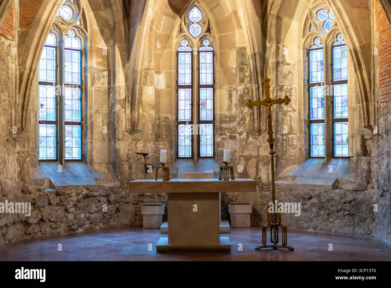 Medieval stone altar vaulted hi-res stock photography and images - Alamy