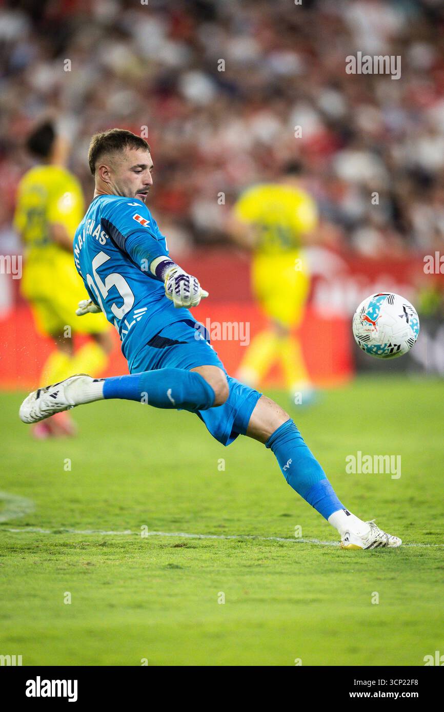Arnau Tenas Denies Girona in Goalless Draw Against Mallorca