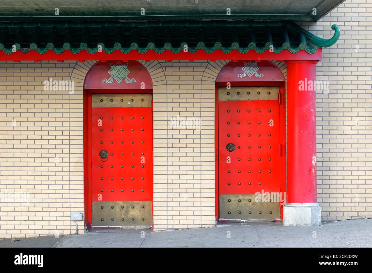 Colourful red doors and pagoda detail to the entrance of Mahayana Temple Buddhist Association in New York City. Stock Photo