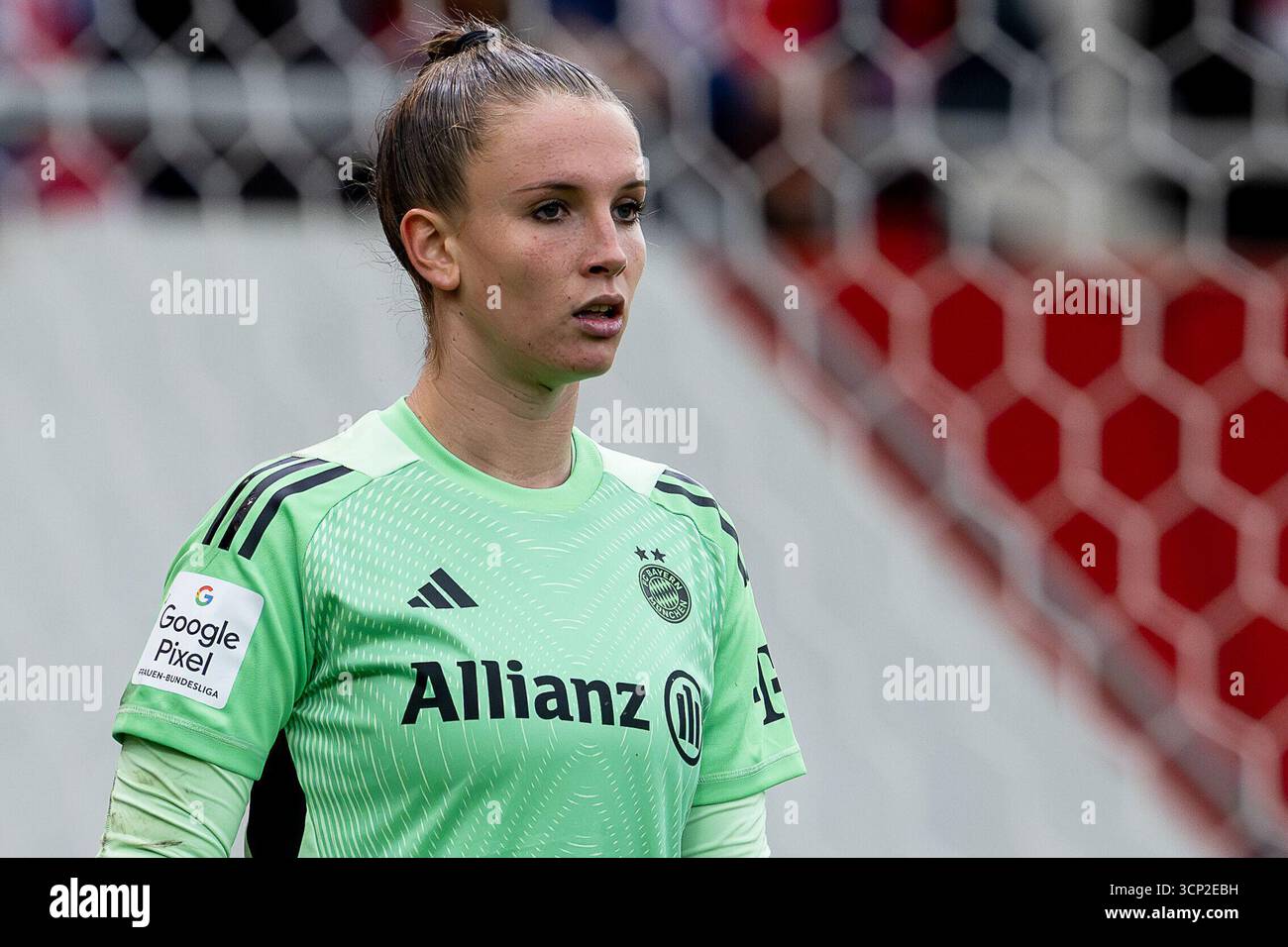 ena-mahmutovic-torfrau-fc-bayern-muenchen-frauen-32-portrait