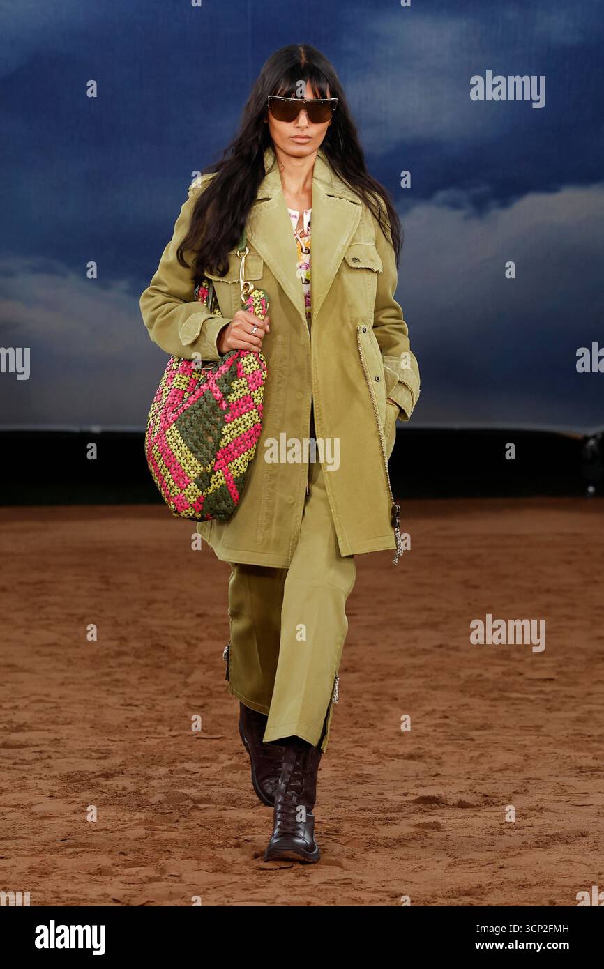 BURBERRY Spring-Summer 2026 runway during London Fashion Week on ...