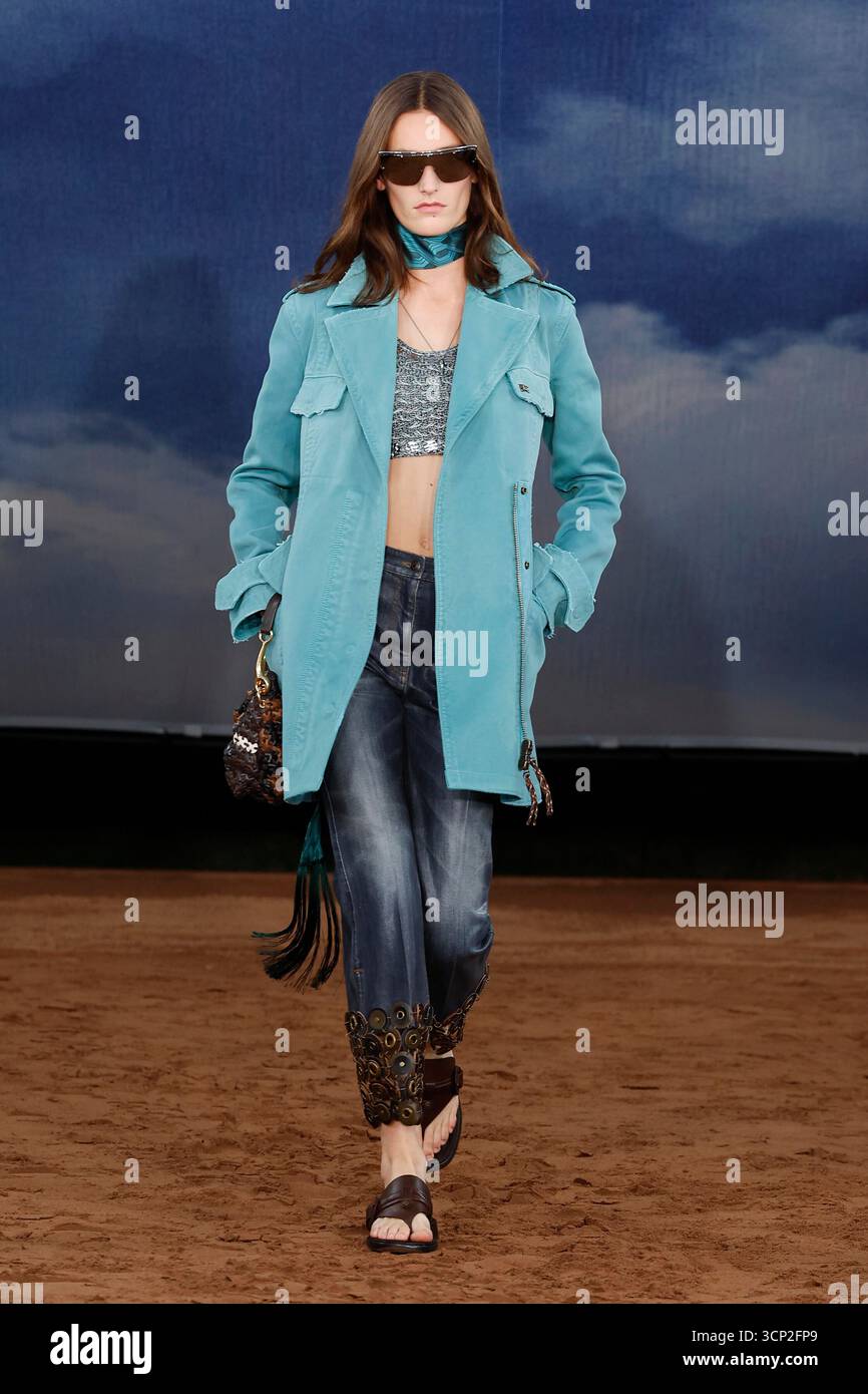 BURBERRY Spring-Summer 2026 runway during London Fashion Week on ...