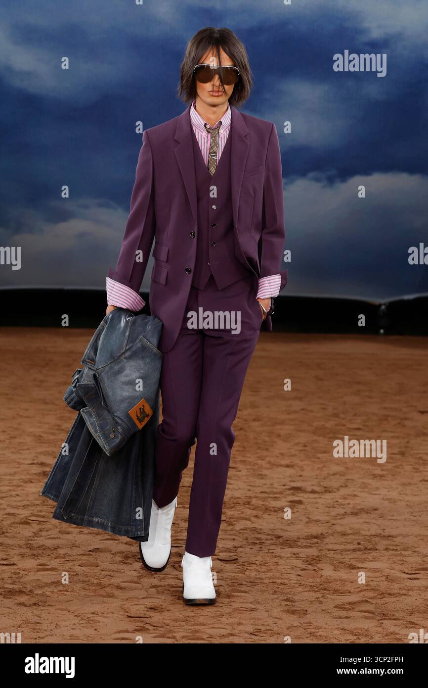 BURBERRY Spring-Summer 2026 runway during London Fashion Week on ...