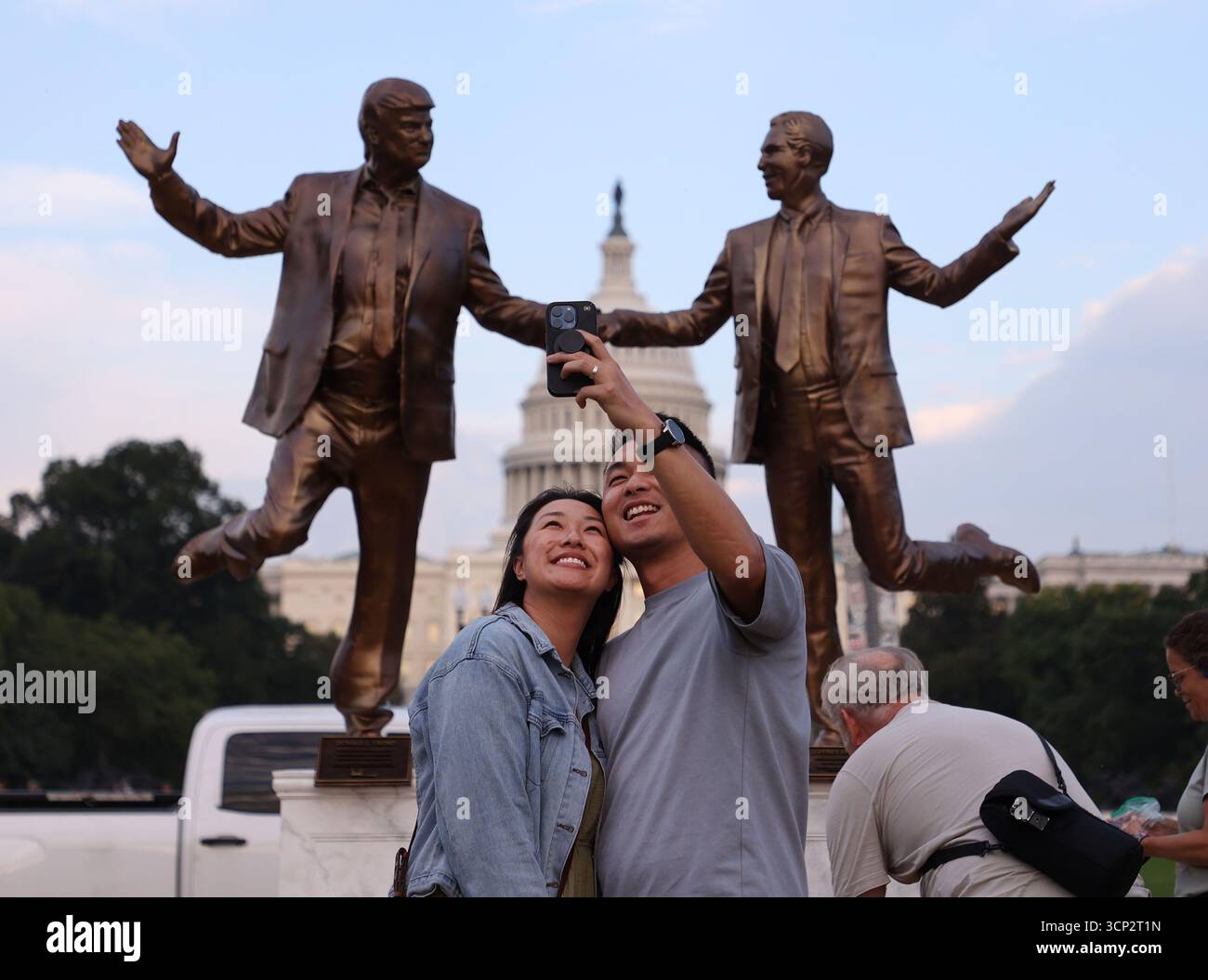 Washington Dc, Virginia, USA. 23rd Sep, 2025. Pedestrians take photos and make selfies of a protest sculpture representing President Donald Trump and Jeffrey Epstein on the National Mall near the US Capitol, in Washington, DC, on September 23, 2025. (Credit Image: © Gent Shkullaku/ZUMA Press Wire) EDITORIAL USAGE ONLY! Not for Commercial USAGE! Stock Photo