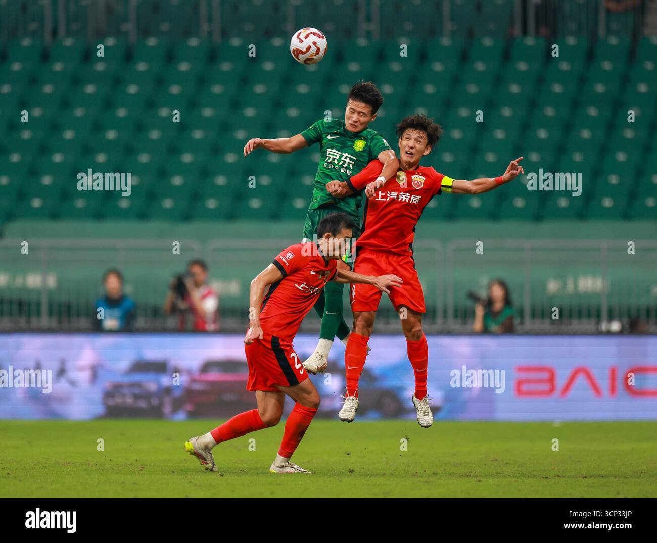 Shanghai Port Football Club defeated Beijing Guoan Football Club with 3 ...