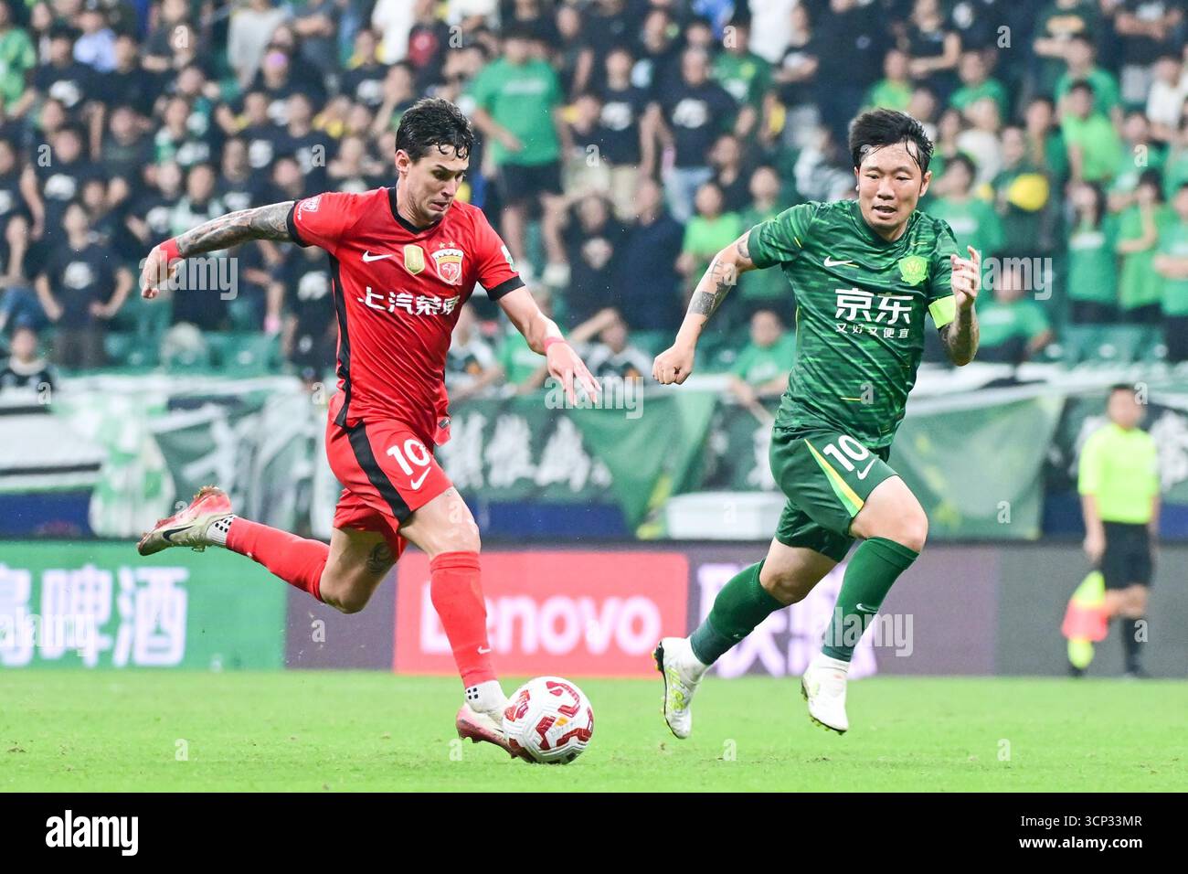 Shanghai Port Football Club defeated Beijing Guoan Football Club with 3 ...