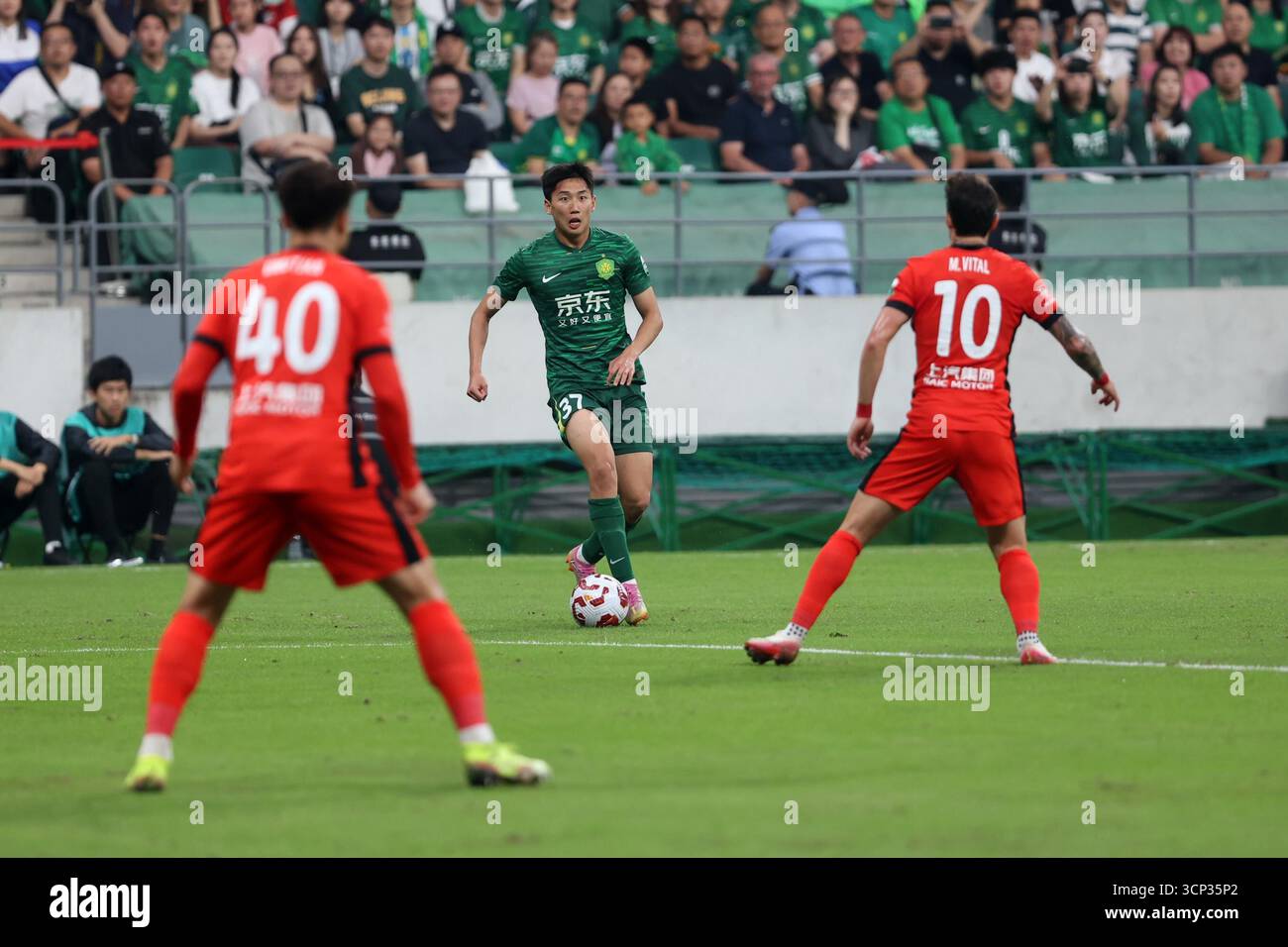 Shanghai Port Football Club defeated Beijing Guoan Football Club with 3 ...