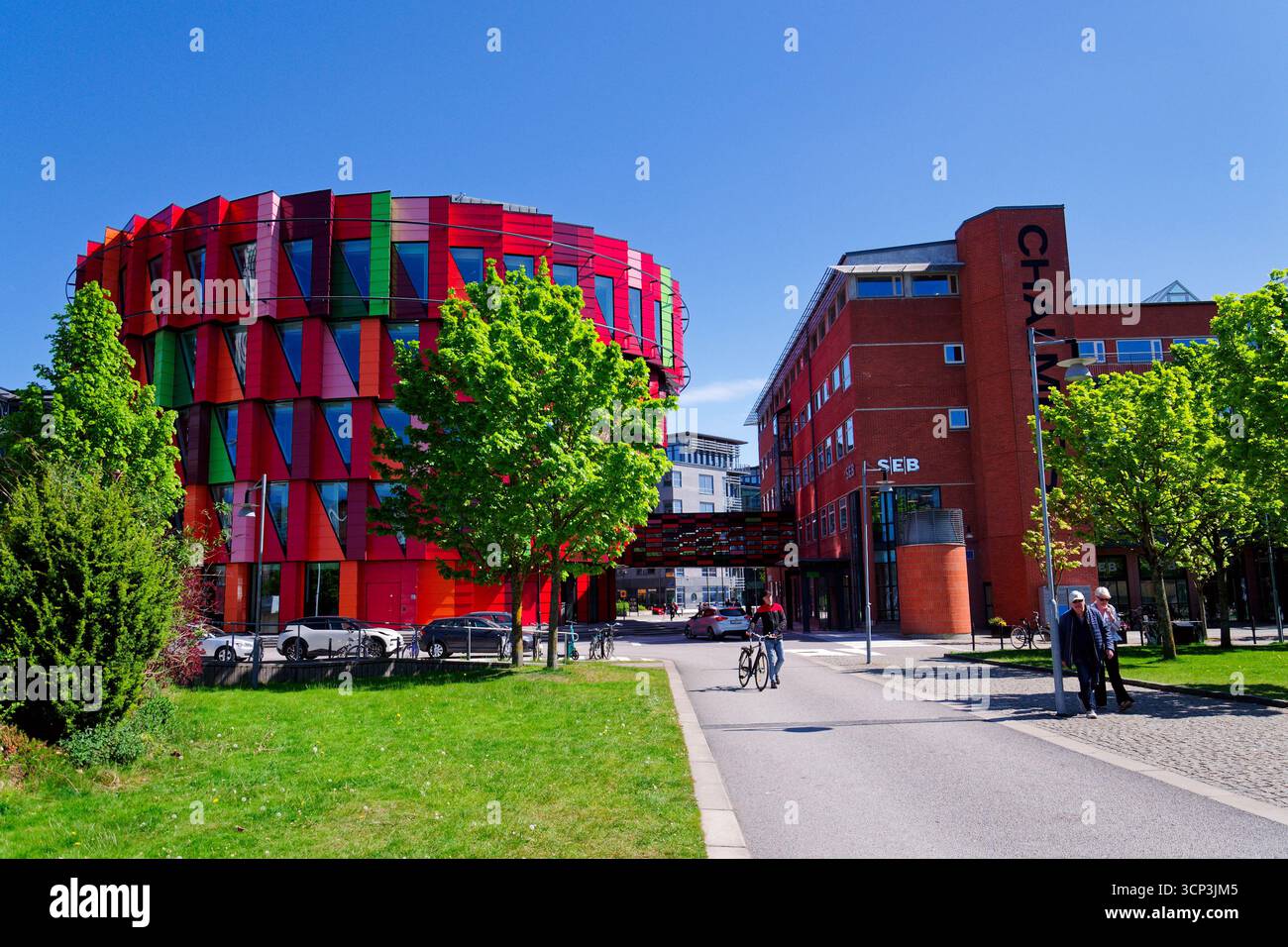 People in front of the University library Chalmers Larandetorg, Kuggen ...