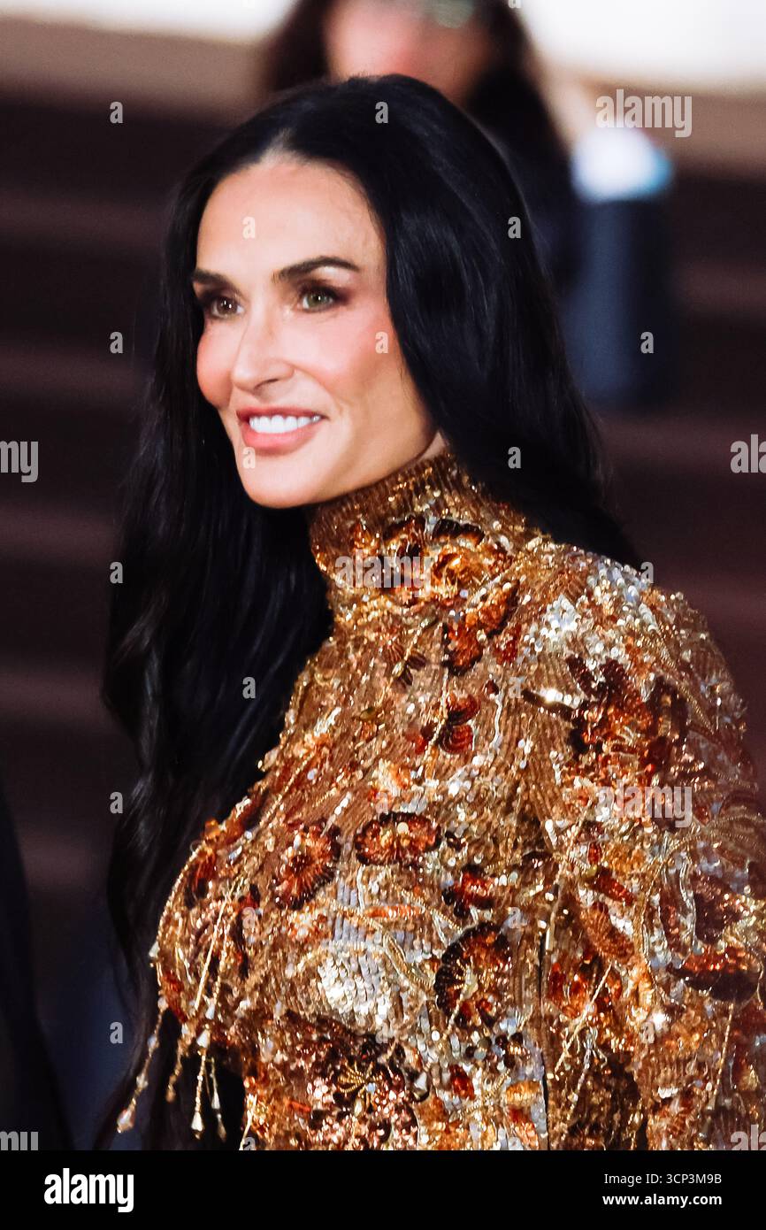 Milan Milan Women S Fashion Week Spring Summer 2026 Women S Fashion Milan Milan Womens Fashion Week 2026 Womens Fashion 2026 Gucci Fashion Show Guest Arrivals Pictured Demi Moore Actress 3CP3M9B 