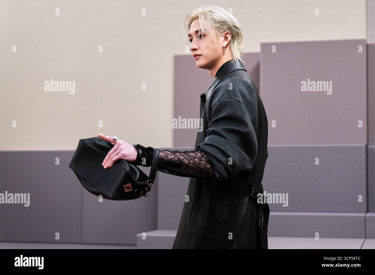 bang-chan-of-stray-kids-arrives-at-the-fendi-spring-summer-2026-fashion