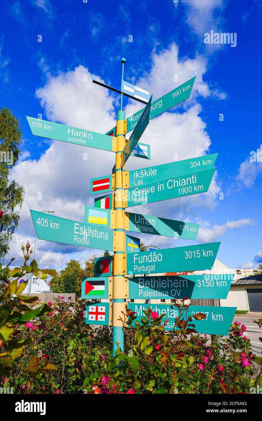 Directions to different countries in the world hi-res stock photography ...