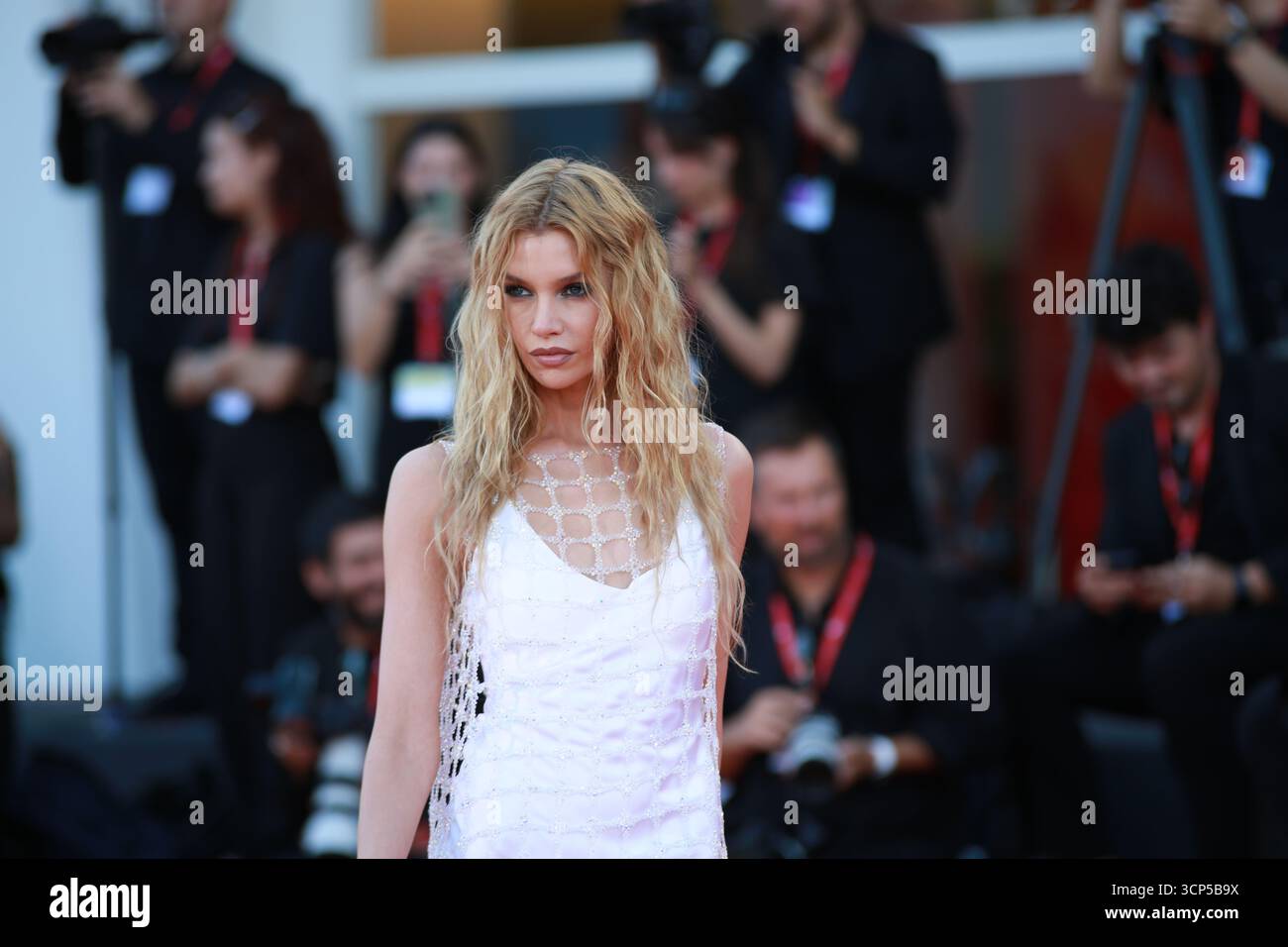 Stella maxwell red carpet hi-res stock photography and images - Alamy