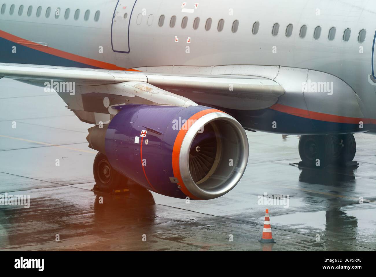Engines under the wing hi-res stock photography and images - Alamy