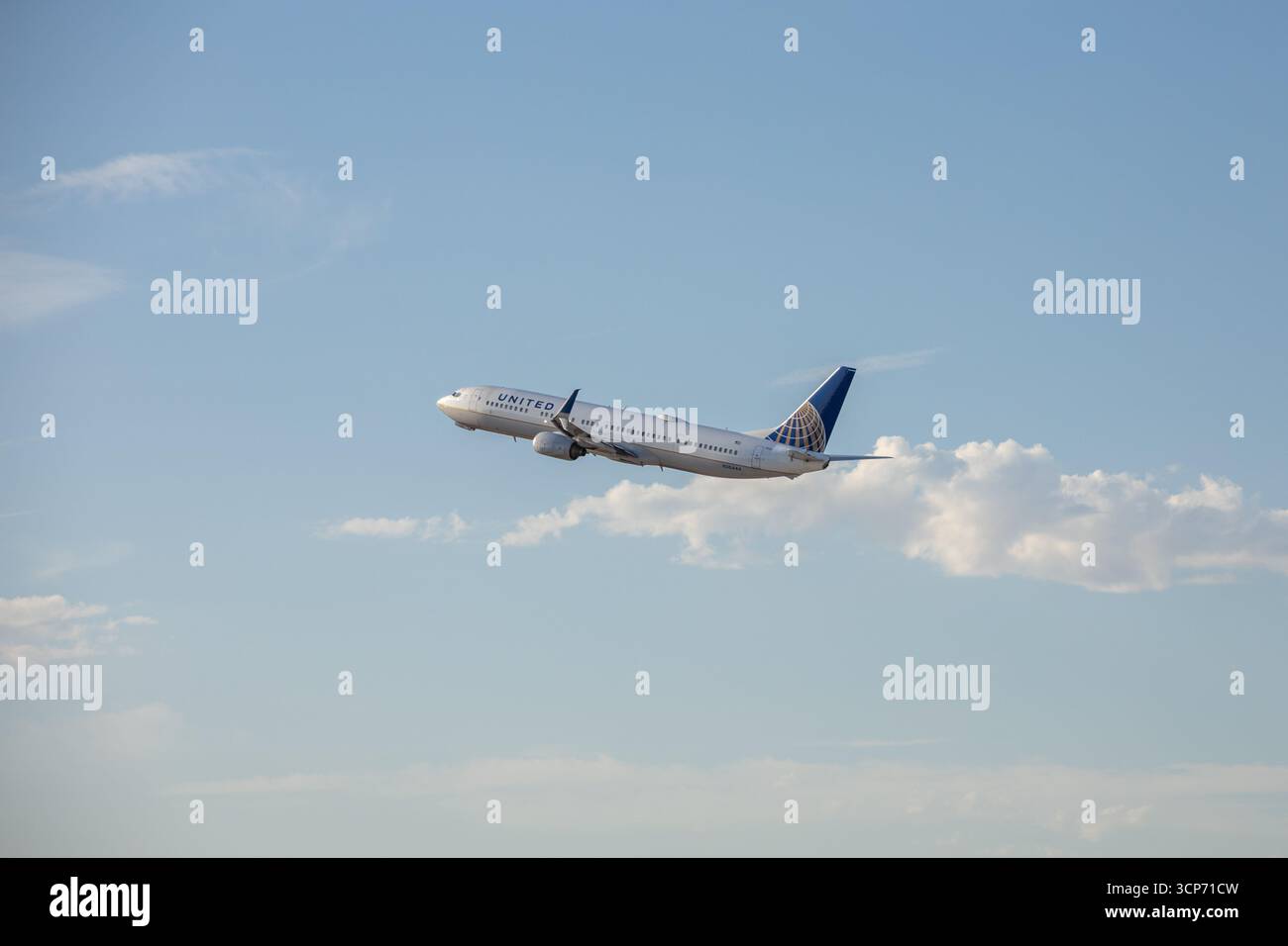 Airplane taking off sunrise hi-res stock photography and images - Alamy