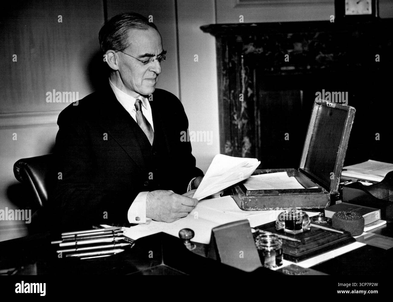 Wednesday 6th Black and White Stock Photos & Images - Alamy