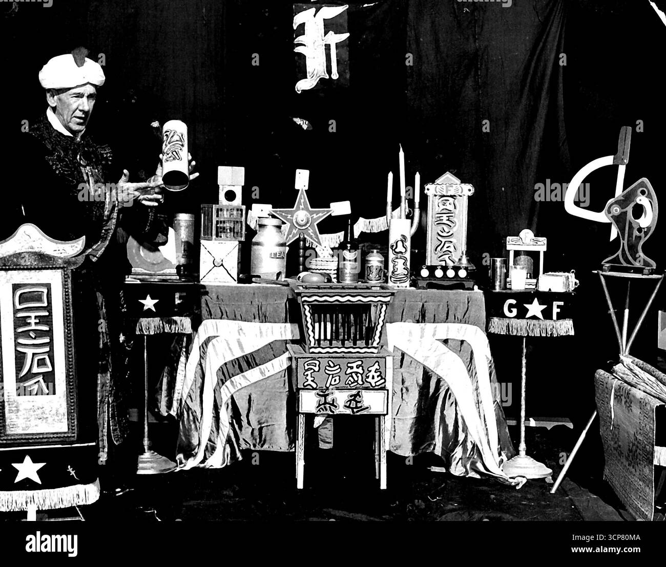 During his busy lifetime, Les Sinclair became a proficient stage ...