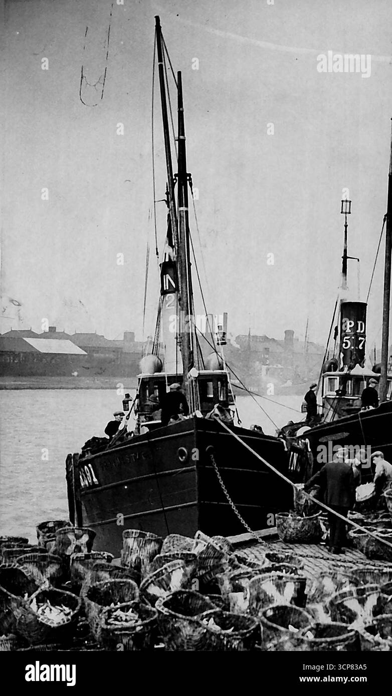 Vessels trawler trawlers Black and White Stock Photos & Images - Alamy