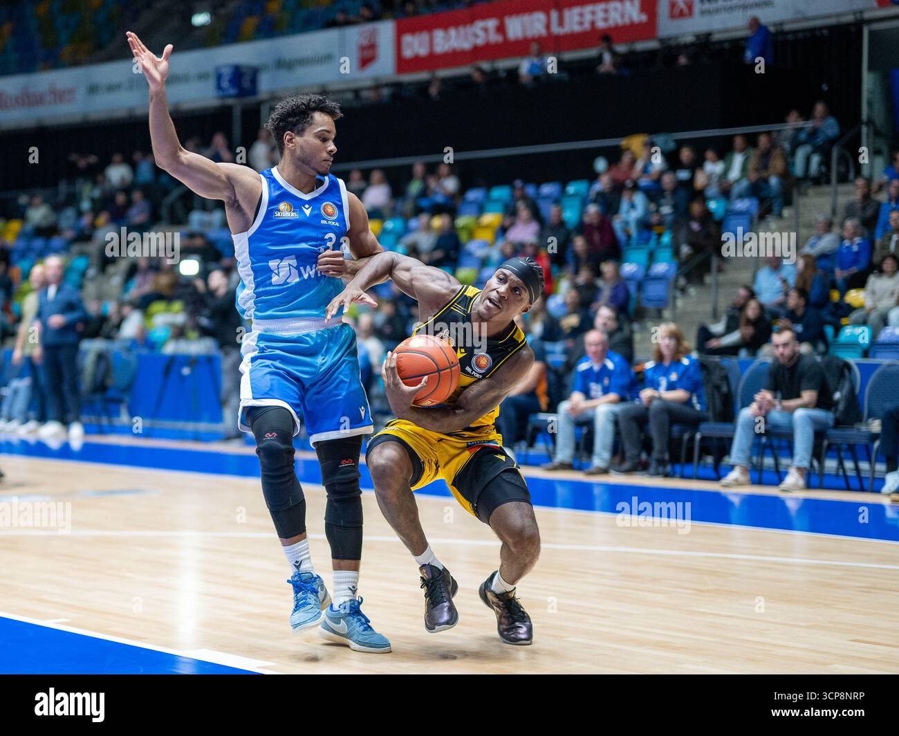 Garai Zeeb four-point play leads Eisbären to 82-81 win over Paderborn Garai Zeeb four-point play leads Eisbären to 82-81 win over Paderborn